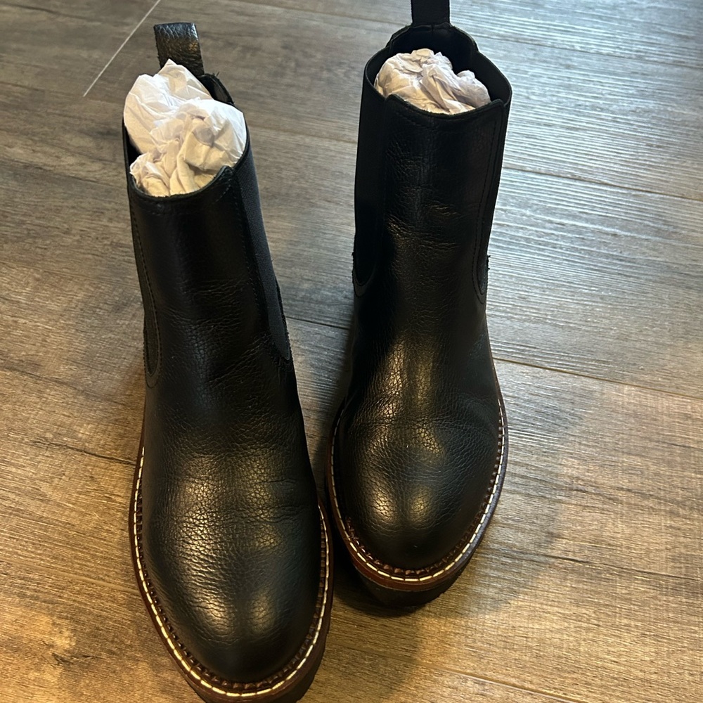 Black Caslon Chelsea boots women’s 7